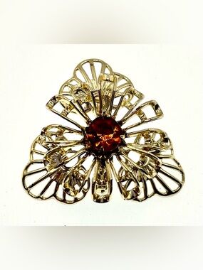 Vintage Gold Tone Openwork Flower Brooch Amber Glass Cabochon Floral Pin Retro